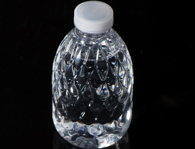 Die neue, tropfenförmige PET-Flasche von Krones fasst 200 Milliliter