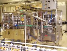 Kombi-Maschine „Bavaria 20/5“ mit Vorevakuierungssystem für Flaschen und einer CO2-Spülung für Dosen