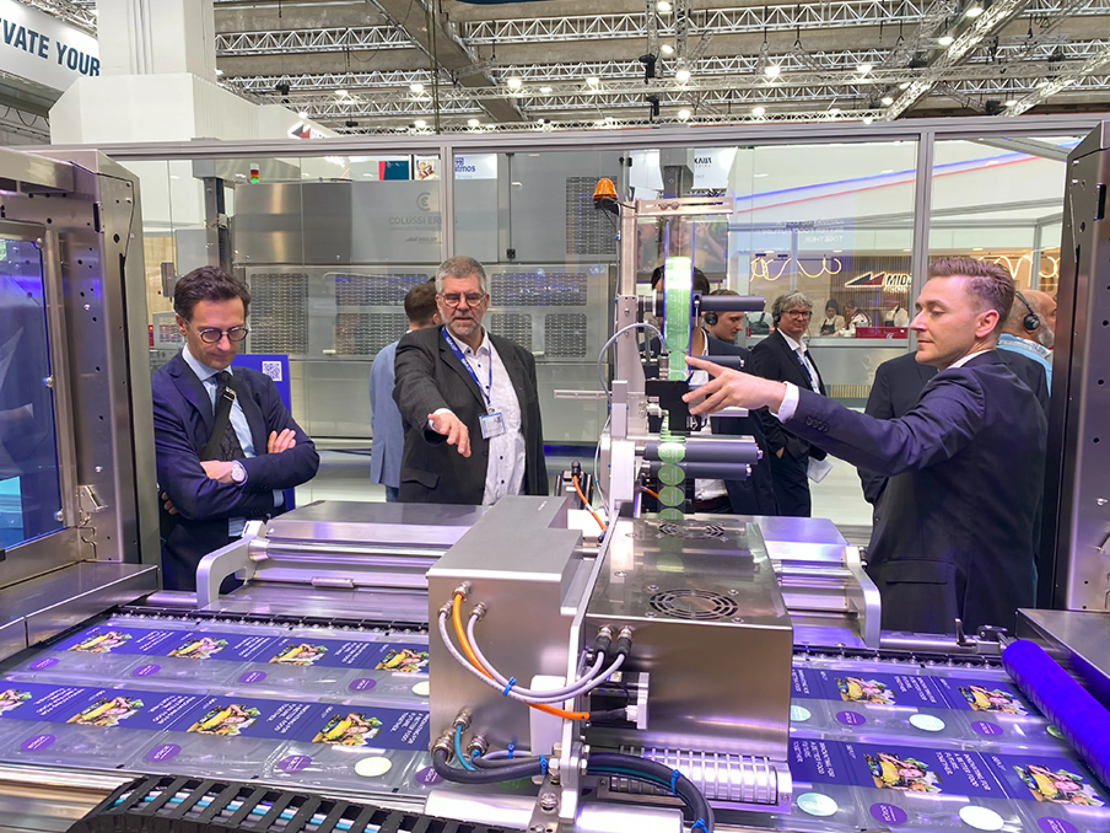 Reger Austausch zwischen Ausstellern und Besuchern auf der Iffa 2025 wie hier am Stand von Gea