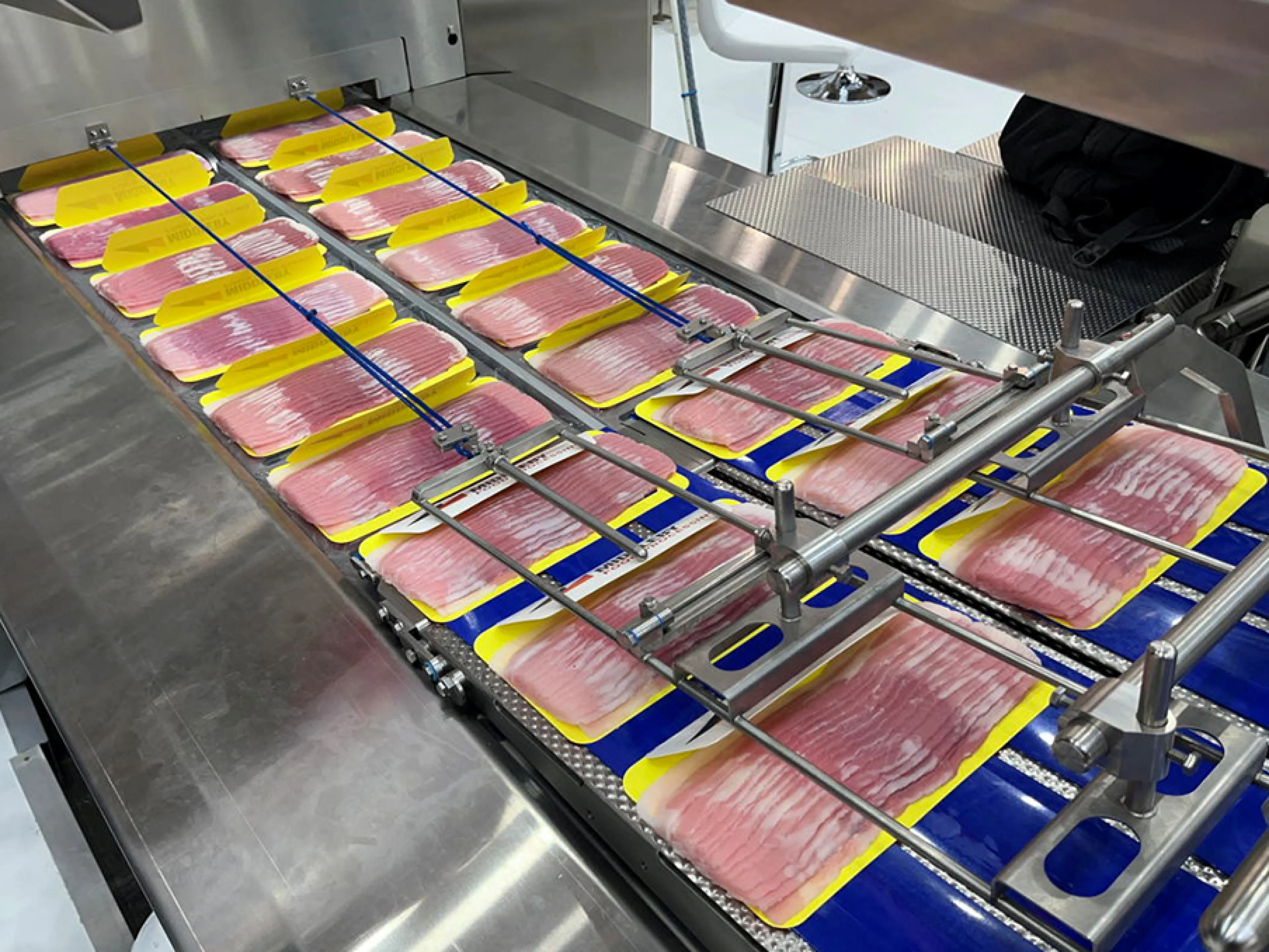 Rockwell und Middleby Food Processing Corporation realisieren erste vollautomatisierte Bacon-Produktionslinie