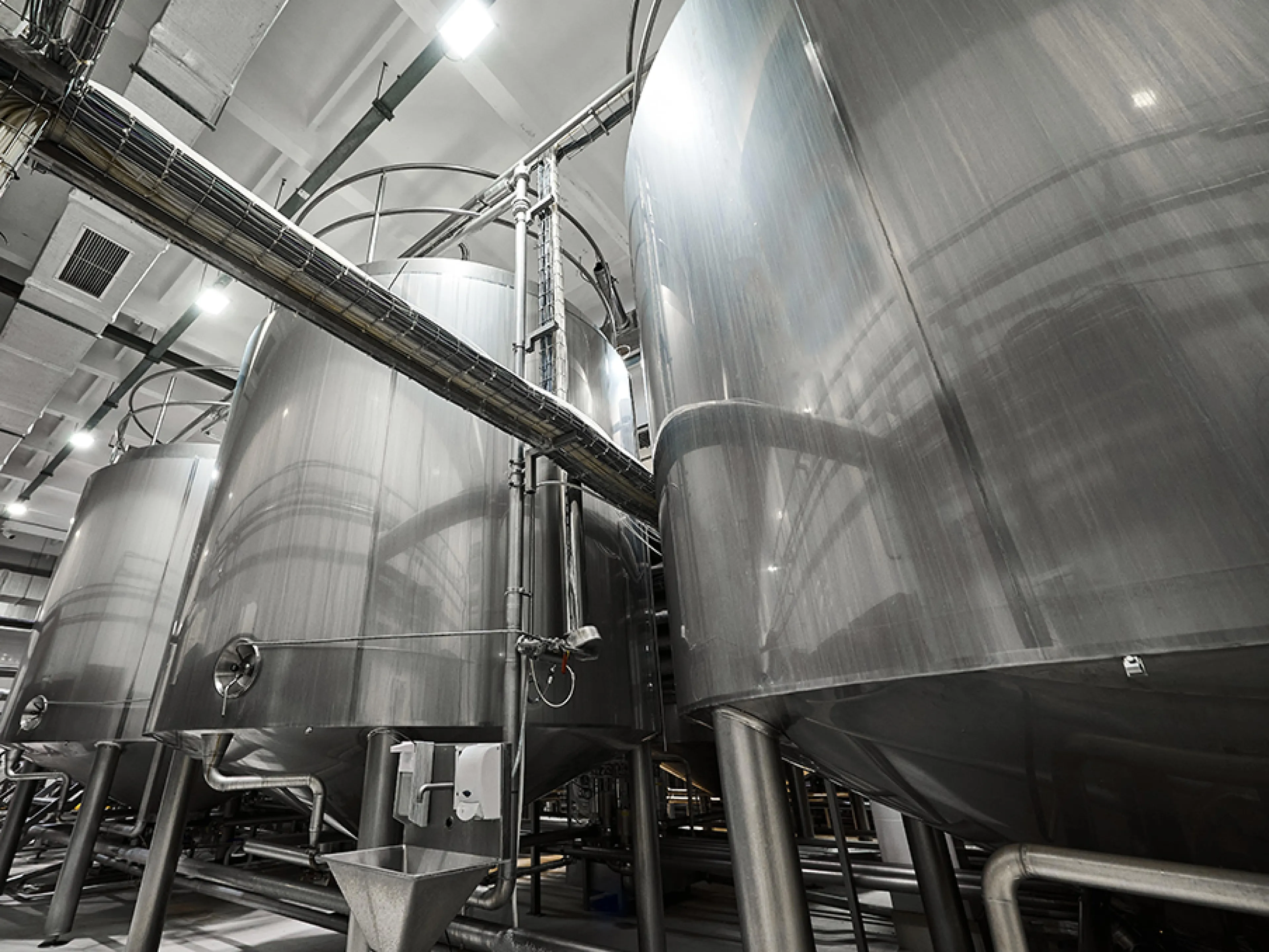 Im Unterschied zu allen anderen Verfahren misst die gravimetrische Füllstandsmessung nicht ein abgeleitetes Prozesssignal, sie misst die Masse