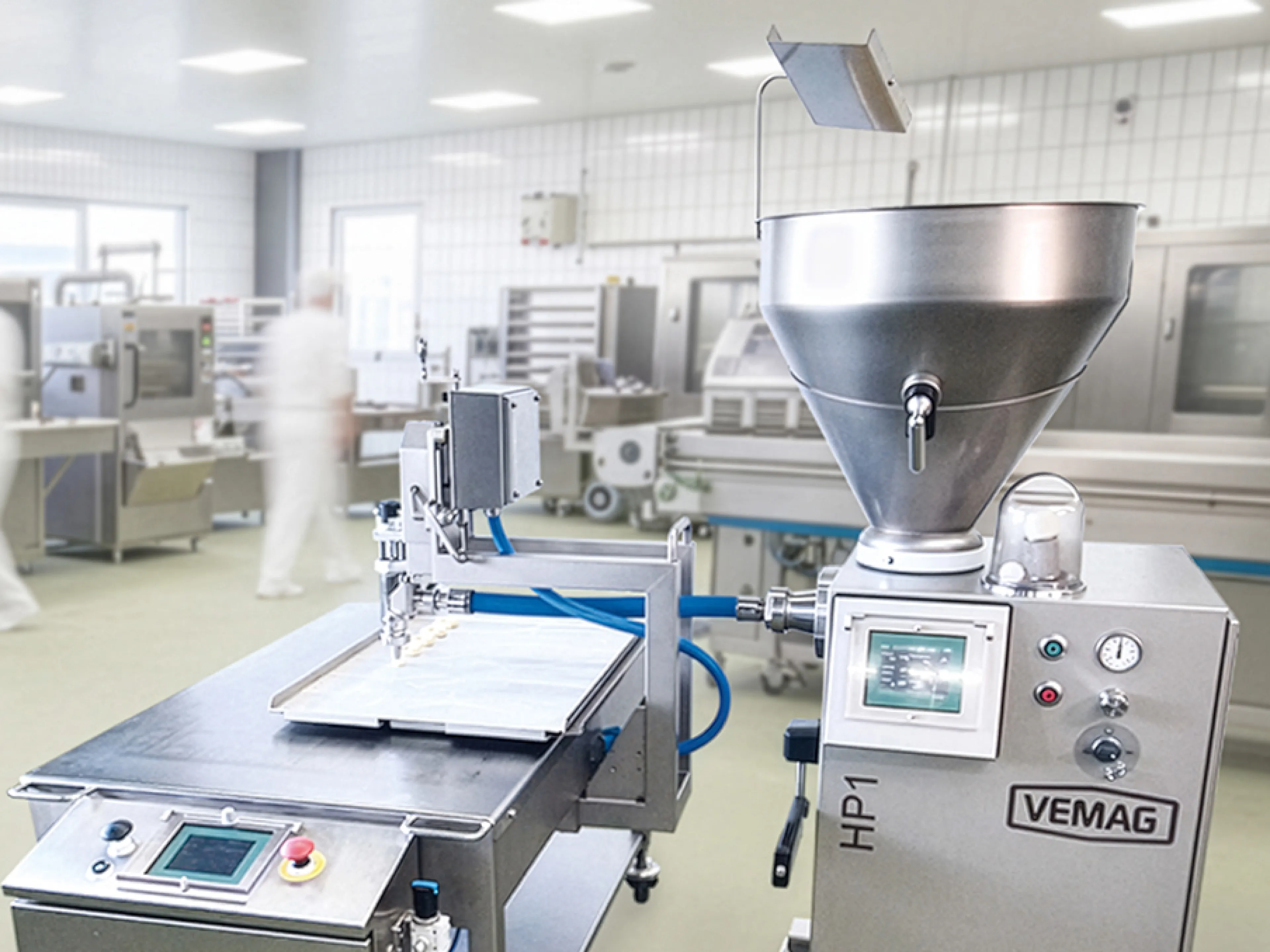 Der neue Fülltisch von Vemag soll Mitarbeitende entlasten, Abläufe verbessern und für eine gleichbleibend hohe Produktqualität sorgen