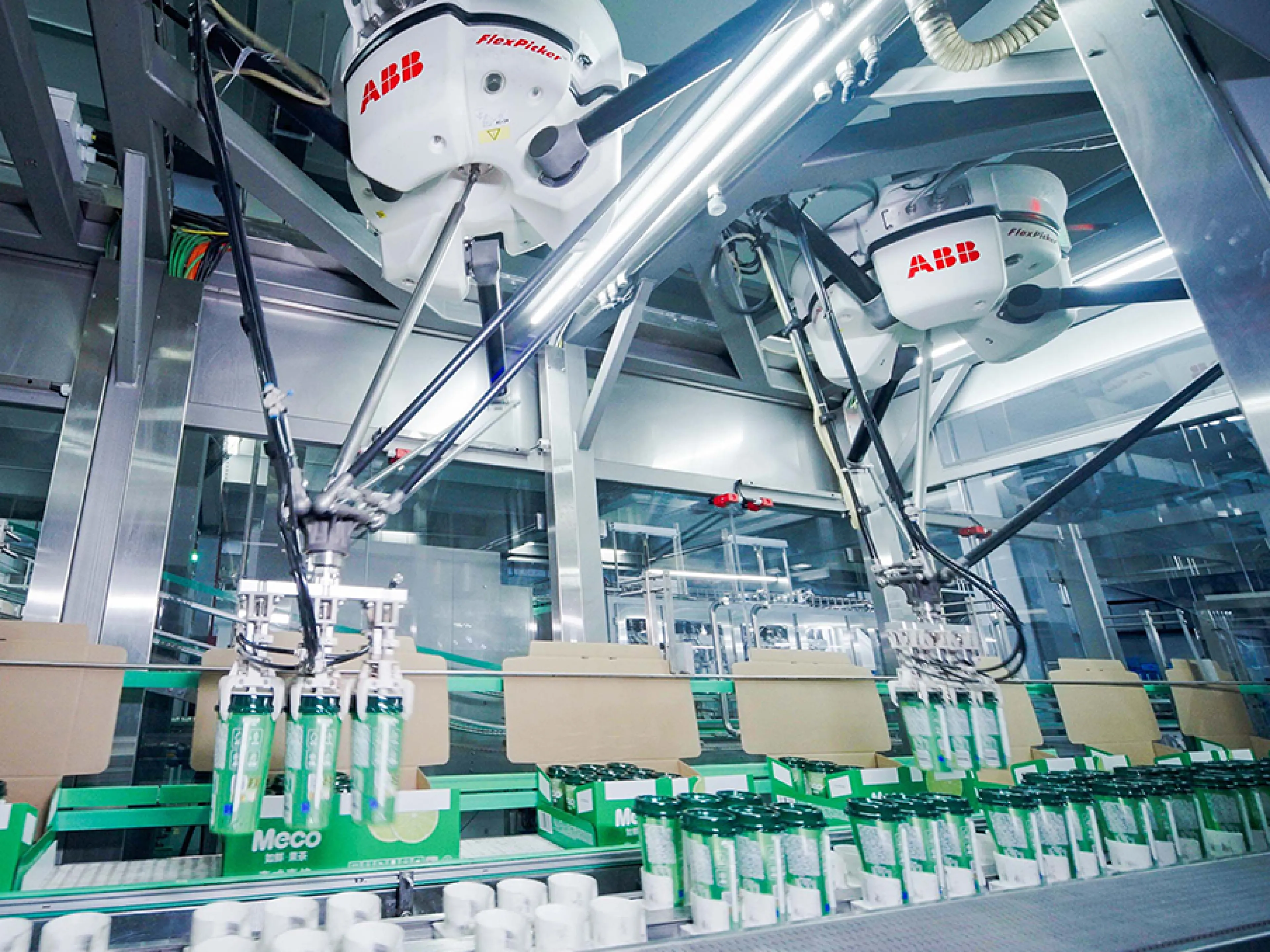 Automatisierung wird bei Xiang Piao Piao großgeschrieben: In den Werken in Huzhou, Chengdu und Tianjin sind insgesamt 100 ABB-Deltaroboter vom Typ „FlexPicker IRB 360“ im Einsatz