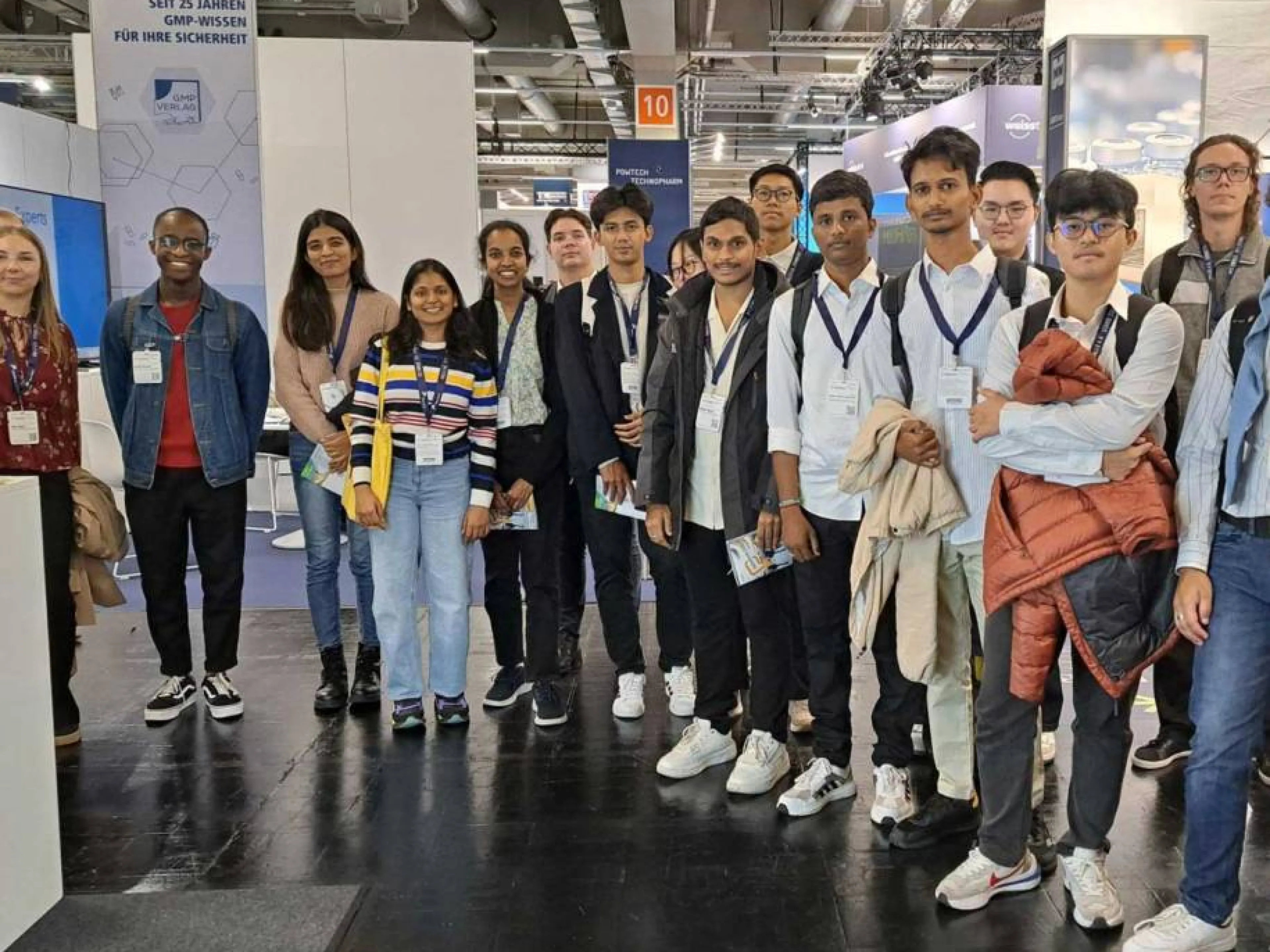 Studierende der Fakultät Life Sciences der Hochschule Albstadt-Sigmaringen, beim Student Day der Powtech Technopharm 2025