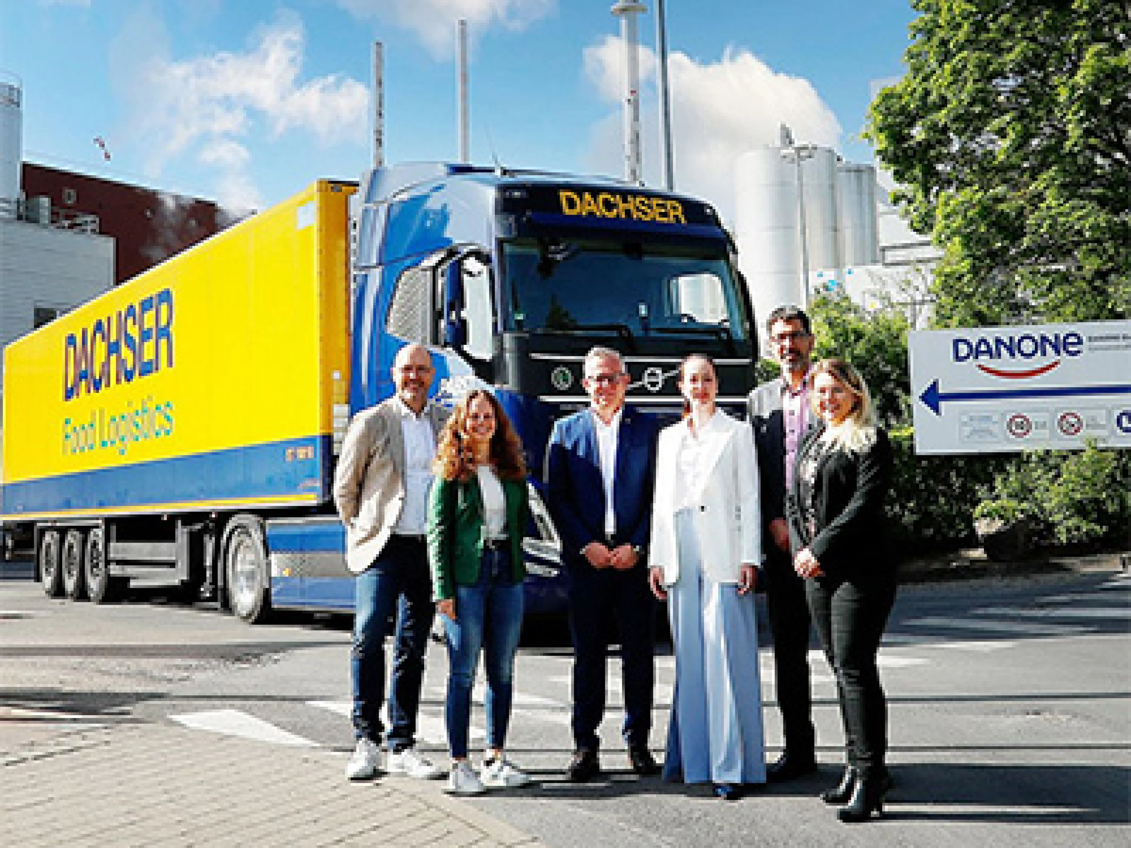 Dachser Food Logistics im Einsatz mit einem E-LKW bei Danone