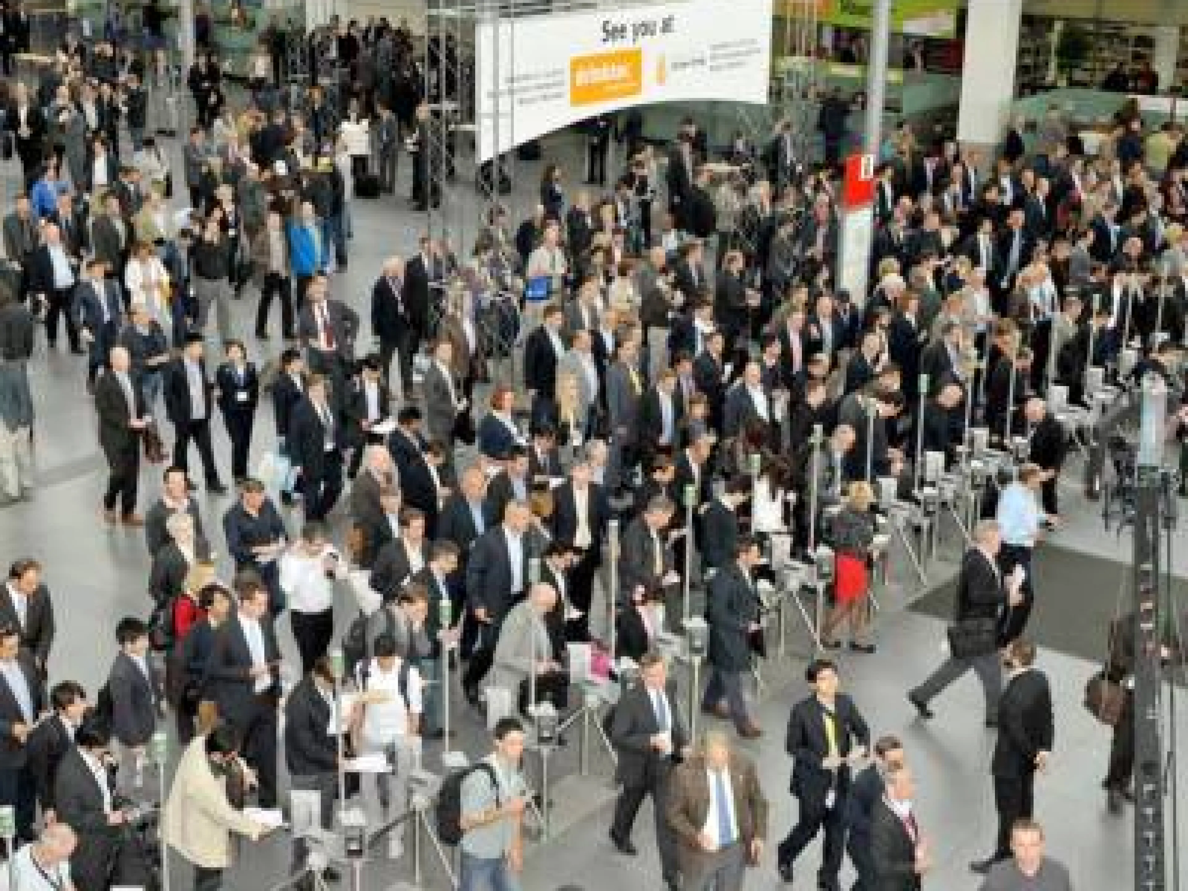 Eingang West: rund 67.000 Besucher aus aller Welt besuchten die Drinktec 2013