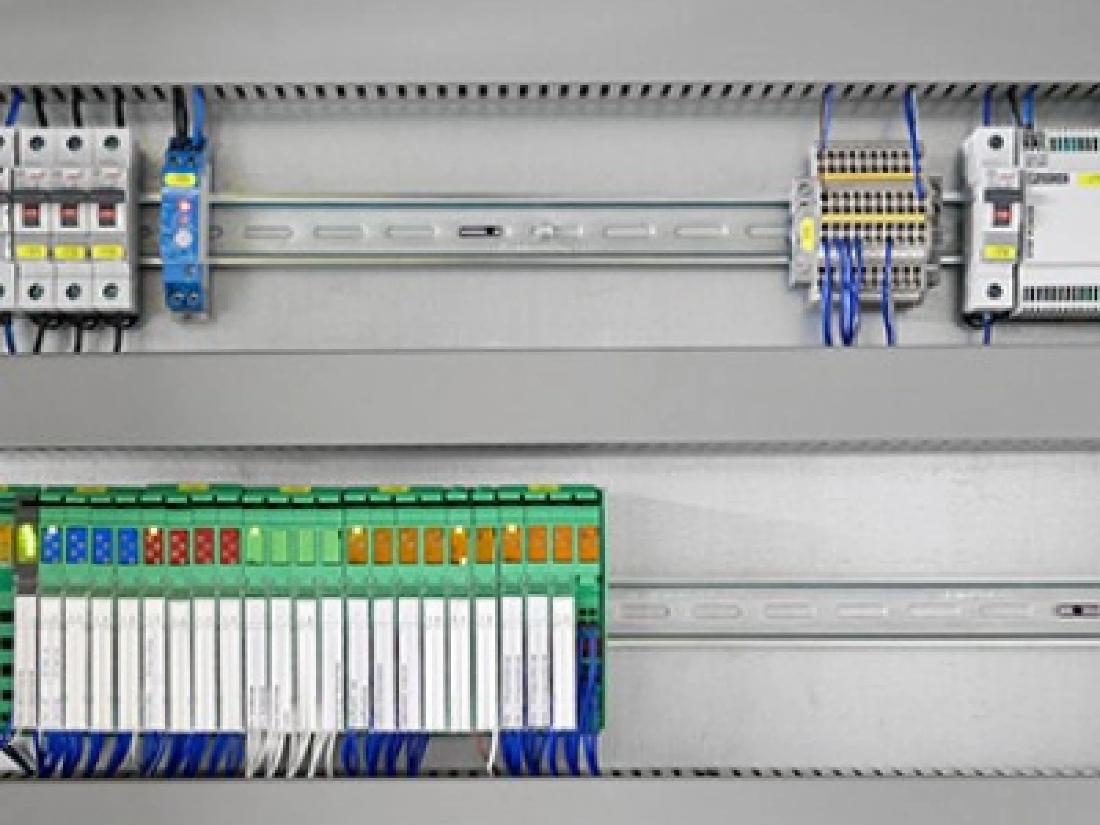 IoT-basierte Steuerungen des Typs ILC 2050 BI leiten die erfassten Daten weiter
