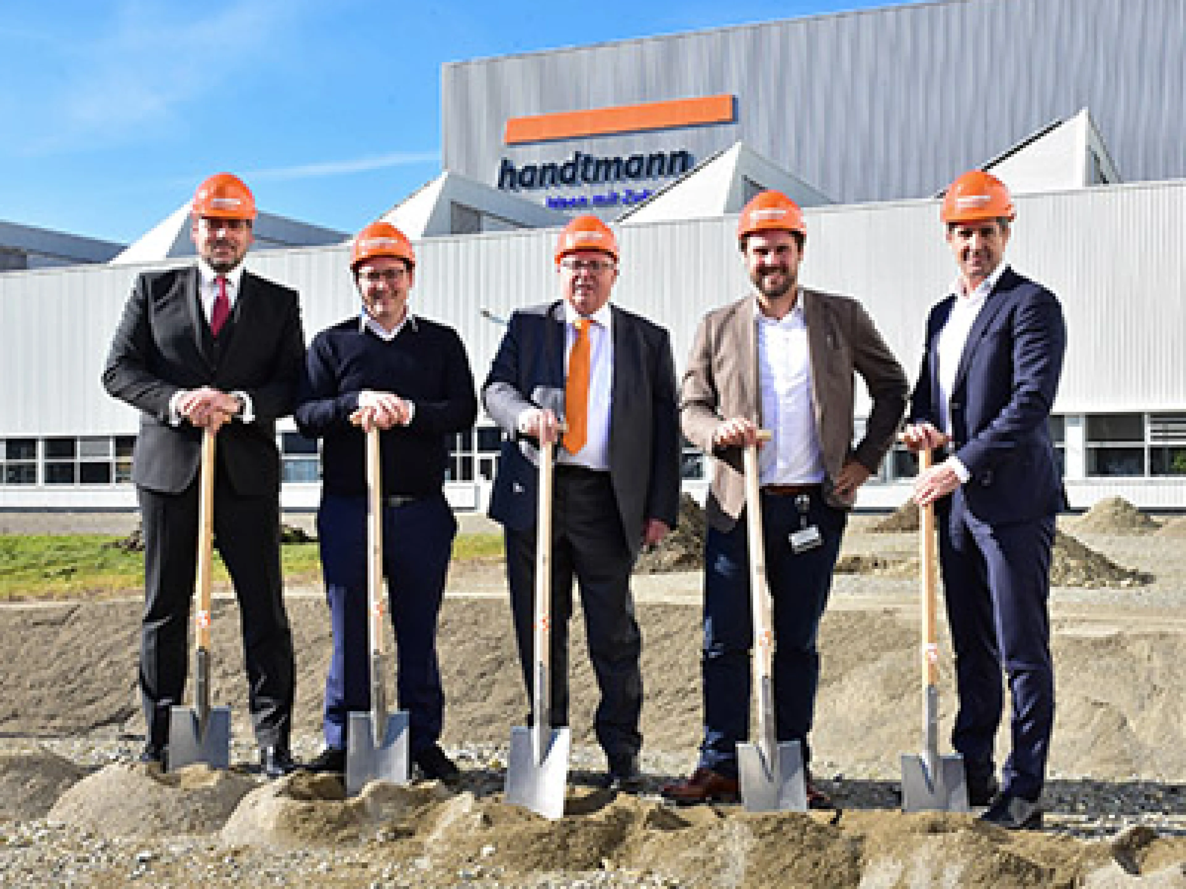 Spatenstich für den Bau einer neuen Montagehalle bei Handtmann