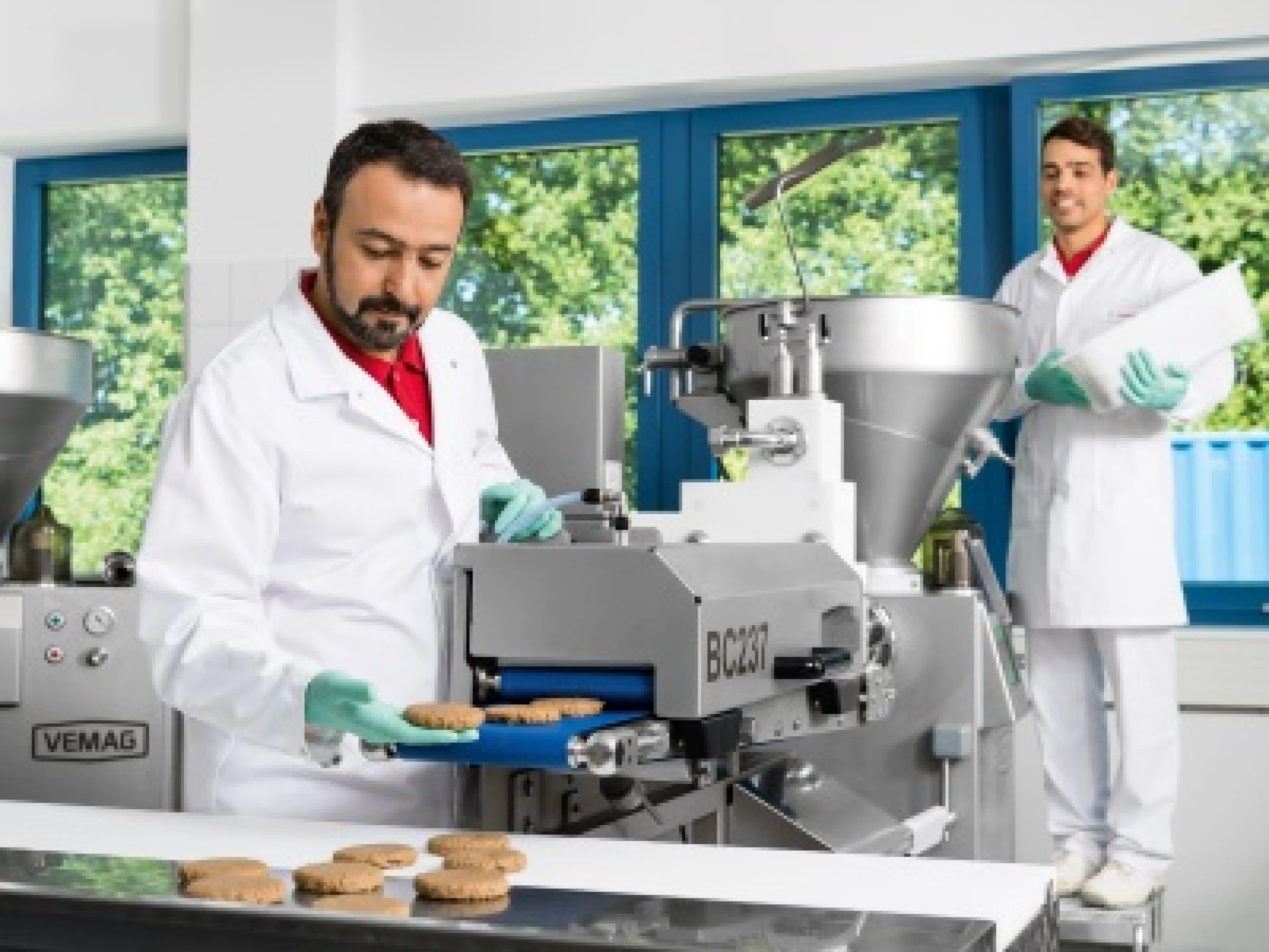 Herstellung veganer Burger im Stern Technology Center