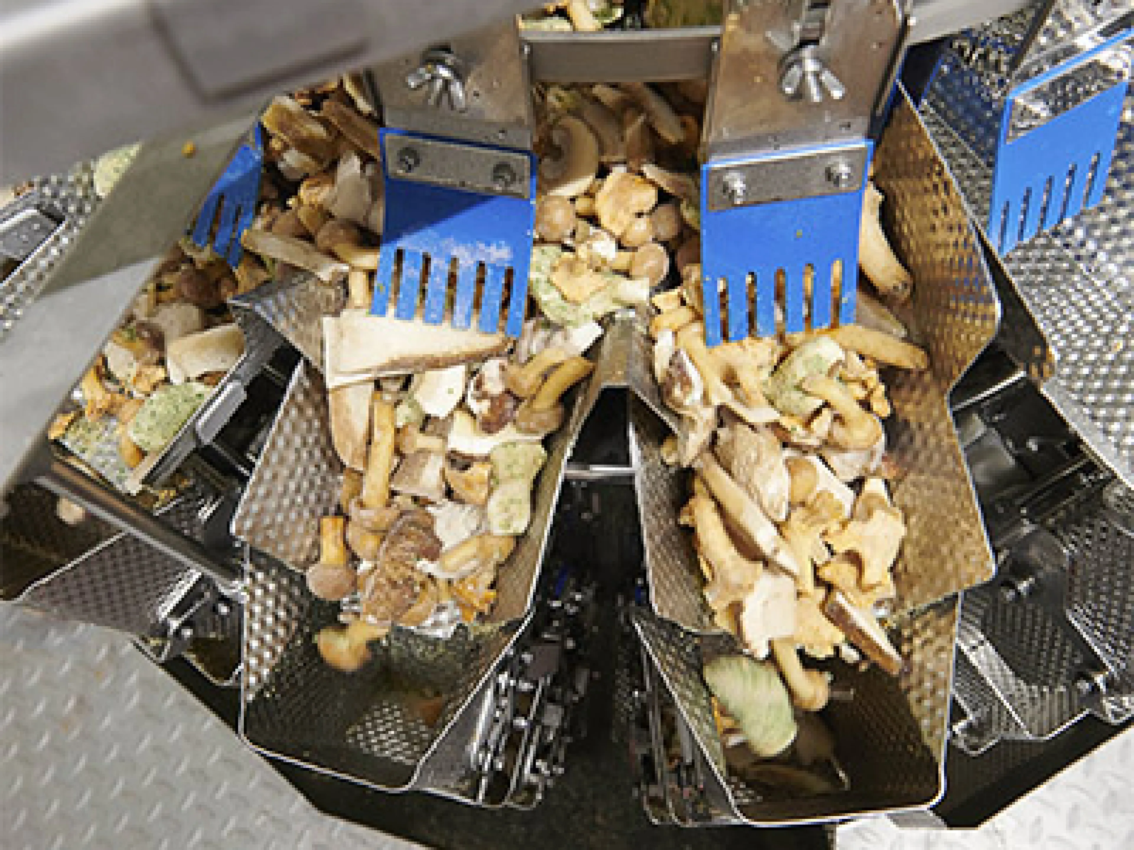 Spezielle Oberflächen der produktberührenden Teile ermöglichen einen reibungslosen Produktfluss durch die Waage