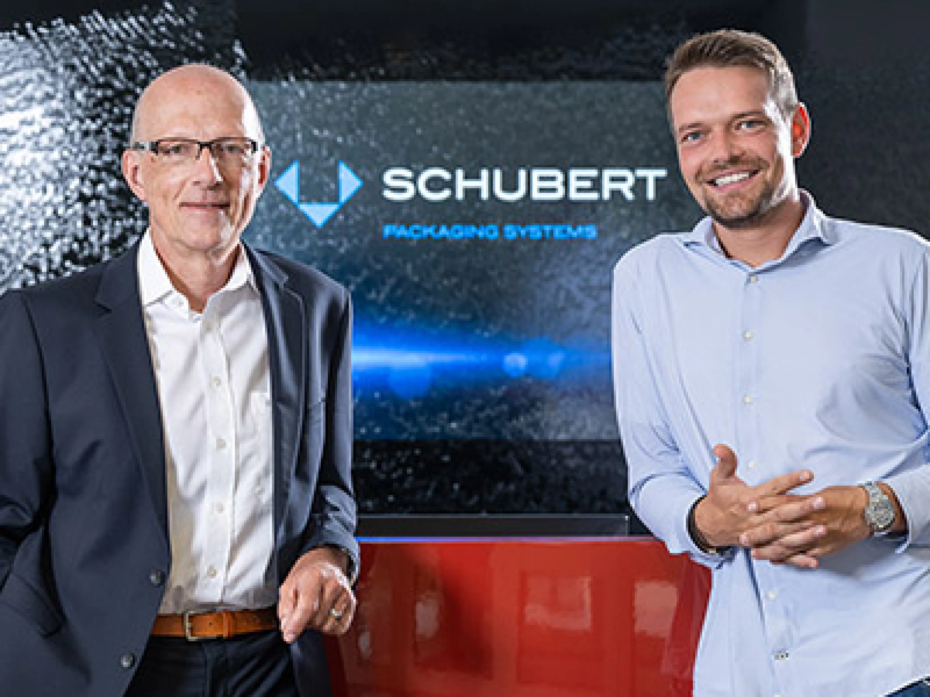 Olaf Horrenberger (links) und Johannes Schubert (rechts), Enkel des Firmengründers, sind beide Geschäftsführer der Schubert Packaging Systems, die in diesem Jahr 50-jähriges Bestehen feiert.
