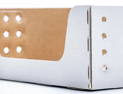 Die bisherigen Testergebnisse mit Wellkarton als neues Verpackungsmaterial bestätigen eine vergleichbar hohe Festigkeit wie bei konventionellen Kartonverpackungen mit Leimverbindung, Bild: Gerhard Schubert Die bisherigen Testergebnisse mit Wellkarton als neues Verpackungsmaterial bestätigen eine vergleichbar hohe Festigkeit wie bei konventionellen Kartonverpackungen mit Leimverbindung