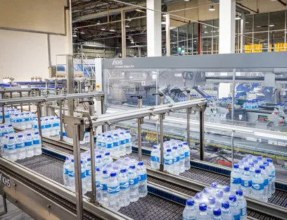 Die modulare KHS-Verpackungsmaschine kann bei Schweppes Zimbabwe im Hochleistungsbereich bis zu 14.400 Gebinde pro Stunde verarbeiten