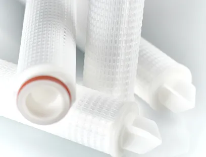 CIP- und SIP-kompatible Rückspülbarkeit und ein breites Anwendungsgebiet: Beco Helix-Tiefenfilterkerzen mit verschiedenen Abscheideraten und Polypropylen als Filtermaterial ermöglichen Anwendern die sichere und effiziente Vor- und Fein-Filtration von Getränken und flüssigen Nahrungsmitteln.