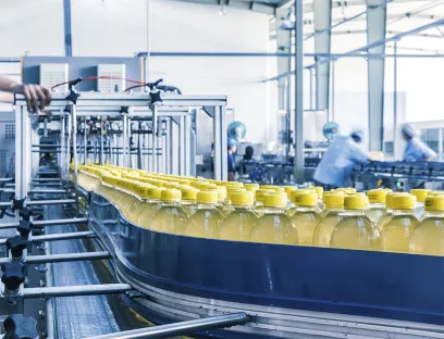 Antriebstechnik für Getränke-Abfüllanlagen: Hochgeschwindigkeits-Fertigungslinien erfordern zuverlässige Antriebskomponenten für eine zuverlässige Produktionsleistung