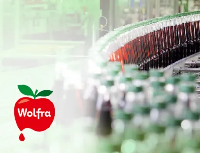 Einen harmonischen Transport fehlerfreier Saftflaschen sichert aktuelles HEUFT-Equipment bei Wolfra.