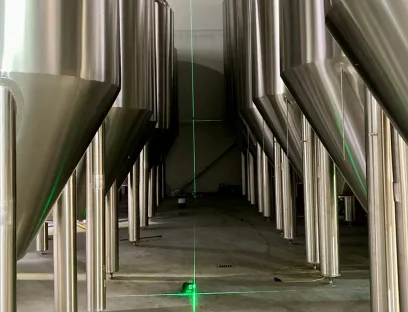 Neu installierte Biertanks in der Riedenburger Erlebnisbrauerei