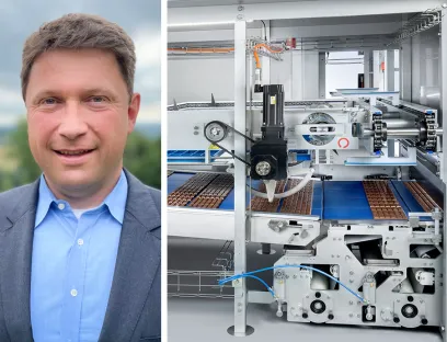 Hygienic Design in der Schokoladenproduktion: Thomas Hähn, Vertriebsleiter Prozess- und Formanlagen (li.), Schokoladen-Formanlage von Sacmi Packaging & Chocolate