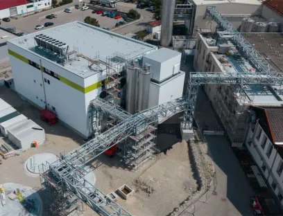Luftaufnahme der neuen Produktionsanlage mit Innovationszentrum der Privatmolkerei Bauer in Wasserburg am Inn: Für das Projekt lieferte Gea Rohstoffverarbeitung, Prozessdesign und Anlagenintegration aus einer Hand