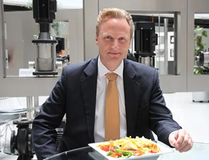 André Vennemann, Vertriebsdirektor Industrie bei Grundfos im Business-Lunch-Interview, Bild: Susanne Woggon, lebensmittelverarbeitung-online.de André Vennemann, Vertriebsdirektor bei Grundfos