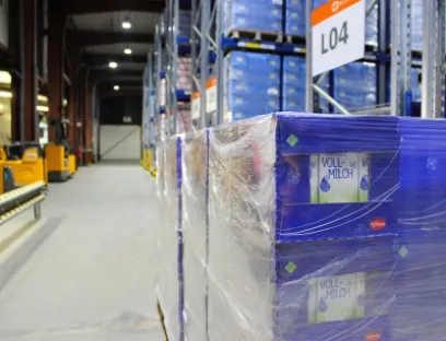 Für Arla Foods lagert Elsen in Wittlich täglich rund 48 Lkw-Ladungen Milchprodukte für Discounter ein