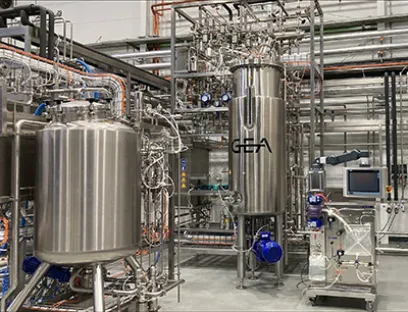 Bioreaktoren der Axenic-Linie in Kombination mit Single-Use-Separator, Bild: Gea Bioreaktoren der Axenic-Linie in Kombination mit Single-Use-Separator