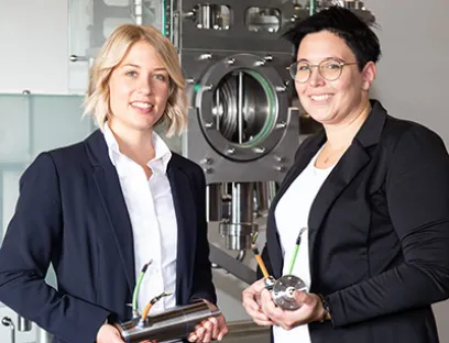 Im Interview mit LMV-online.de: Sarah Herberger von SEW-Eurodrive und Daniela Kraft von VMS Machinenbau, Bild: SEW-Eurodrive Sarah Herberger, SEW-Eurodrive und Daniela Kraft, VMS Machinenbau
