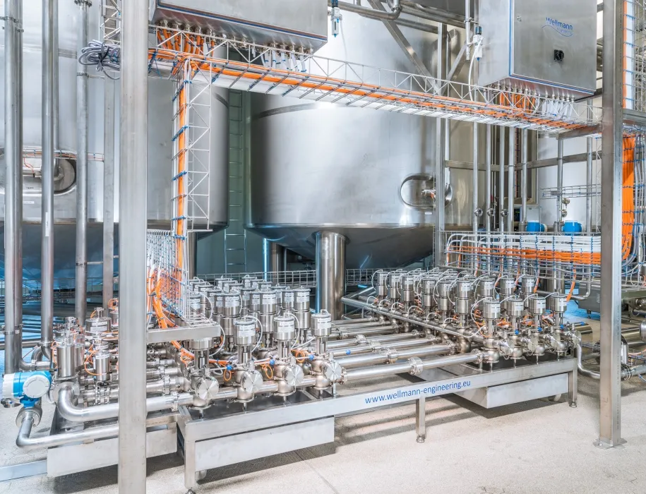 Hygienisch und effizient: Ventilsitz und Balancer werden durch den Anschluss des Ventilknotens an eine CIP Anlage direkt nach der Ventilschaltung gespült, Bild: Wellmann Anlagentechnik Hygienisch und effizient: Ventilsitz und Balancer werden durch den Anschluss des Ventilknotens an eine CIP Anlage direkt nach der Ventilschaltung gespült