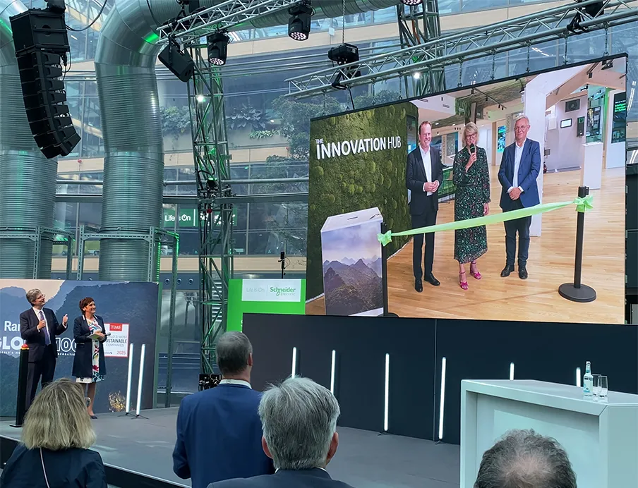 In Anwesenheit von Politik, Medienvertretern, Wissenschaft und Wirtschaft hat Schneider Electric den „Innovation Hub" auf dem Euref-Campus in Düsseldorf offiziell eröffnet, Bilder: Tropal Media / Susanne Woggon In Anwesenheit von Politik, Medienvertretern, Wissenschaft und Wirtschaft hat Schneider Electric den „Innovation Hub" auf dem Euref-Campus in Düsseldorf offiziell eröffnet