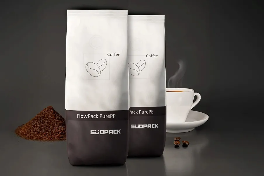 Aromaschutz mit gutem Gewissen: Beim Wechsel der Verpackungslösung von konventionellen PET/Alu/PE-Verbunden zu Monolösungen werden Kaffeebohnen und gemahlener Kaffee maximal geschützt bei einem positiven Impact in Bezug auf Recyclingfähigkeit und CO2-Einsparungen. Aromaschutz mit gutem Gewissen: Beim Wechsel der Verpackungslösung von konventionellen PET/Alu/PE-Verbunden zu Monolösungen werden Kaffeebohnen und gemahlener Kaffee maximal geschützt bei einem positiven Impact in Bezug auf Recyclingfähigkeit und CO2-Einsparungen.