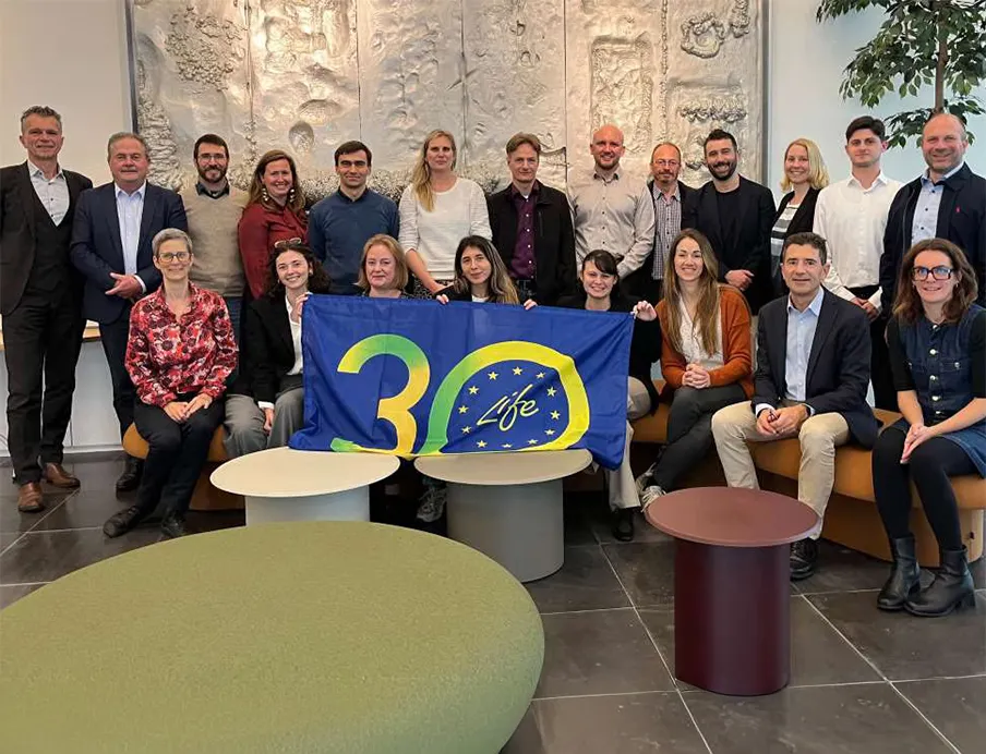 Das EU-Projekt „Exquisheat“ wurde im Oktober 2025 in Brüssel ins Leben gerufen. Neun Partner aus sechs europäischen Ländern arbeiten an dem 36-monatigen Projekt, um zu ermitteln, wo Wärmepumpen im Lebensmittel- und Getränkesektor die größten Effizienzgewinne erzielen können, und um reproduzierbare und marktreife Lösungen zu entwickeln