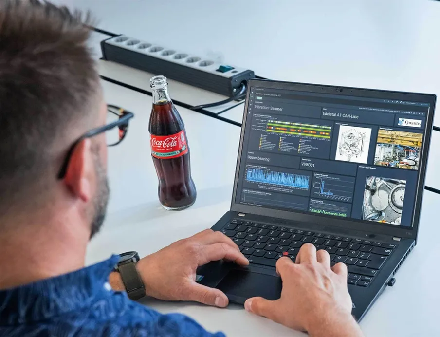 Maximale Transparenz: Der digitale Zwilling erlaubt den weltweiten Zugriff auf die Abfüllanlage bis in den digitalen IO-Link-Sensor. Anomalien werden rechtzeitig erkannt.
