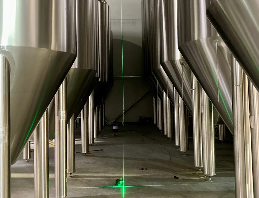 Neu installierte Biertanks in der Riedenburger Erlebnisbrauerei