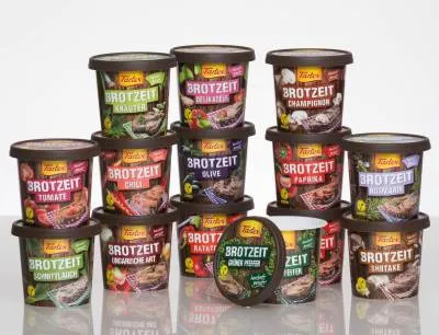 Kunststoff-Becher mit Holzfässchen-Optik: Vegane Brotzeit aus dem „Fässle“