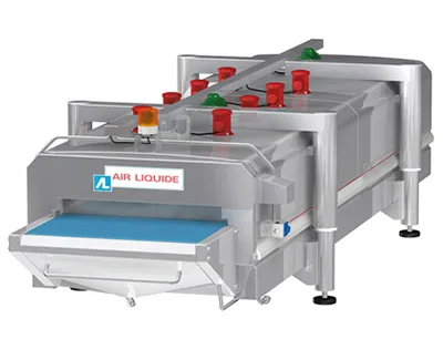 Mit dem Cryo Tunnel CFP lassen sich zerbrechliche, weiche oder klebrige Produkte durch den Kontakt mit flüssigem Stickstoff härten, Bild: Air Liquide Mit dem Cryo Tunnel CFP lassen sich zerbrechliche, weiche oder klebrige Produkte durch den Kontakt mit flüssigem Stickstoff härten