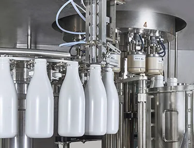 Induktionsversiegelungsturm für eine vollständig hygienisch zu reinigende und sterilisierbare Lösung, Bild: Gea, Corrado Frignani Gea Induktionsversiegelungsturm