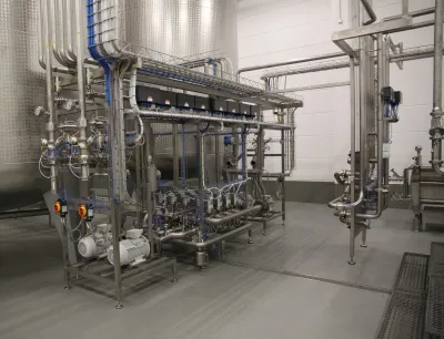 Im Bild sind die Ventilknoten, Molchstationen und das Leckage-Sammelgefäß zu sehen