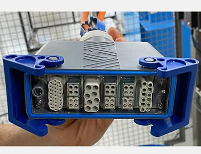 Der Hygiene-Steckverbinder T-Type Hygienic lässt sich in vier Baugrößen mit über 80 verschiedenen Moduleinsätzen Mixo individualisieren, Bild: Ilme Der Hygiene-Steckverbinder T-Type Hygienic lässt sich in vier Baugrößen mit über 80 verschiedenen Moduleinsätzen Mixo individualisieren