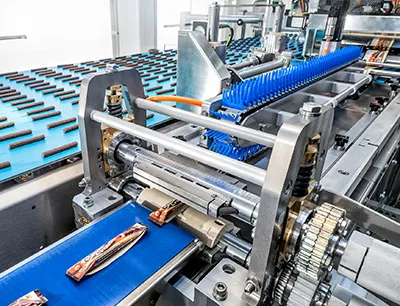 Die Anlage verpackt 300 Schlauchbeutel pro Minute, sowohl bei einzeln verpackten Produkten als auch bei zwei Rollen pro Verpackung, Bild: Gerhard Schubert Die Schubert-Anlage verpackt bei Soelen 300 Schlauchbeutel pro Minute