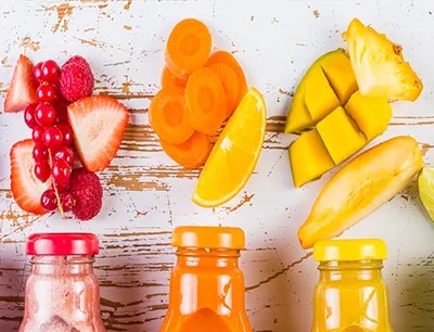Früchte und Säfte