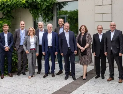 Präsidium und Geschäftsführung (v.l.n.r.): A. Erz, M. Heil, J. Hausner, T. Mertens, V. Thoma, Dr. K. Fischer, K.-J. Philipp, C. Niemann, J. Wagner, K. Heitlinger