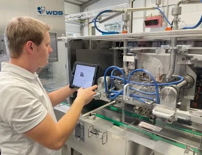 Sweet-Connect unterstützt direkt an der Maschine, etwa bei der Suche nach Dokumenten oder zur Wartung, Bild: WDS Sweet-Connect unterstützt direkt an der Maschine, etwa bei der Suche nach Dokumenten oder zur Wartung