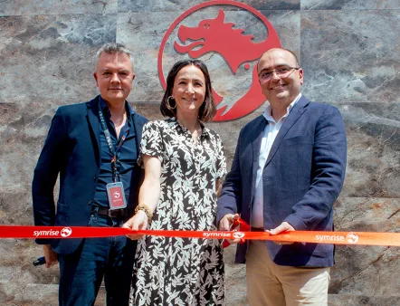Eröffnung des modernisierten Symrise-Standorts in Pasaje (Ecuador) – v.l.n.r.: Fabrice Bohin, Leiter F&B Naturals, Aurélie Pellé, Produktleitern F&B Naturals & Felipe Cuevas, Leiter F&B Naturals LATAM, alle Symrise