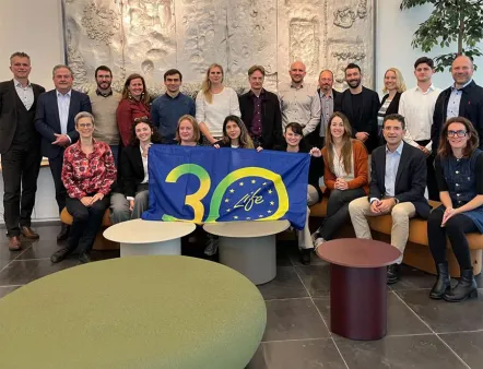 Das EU-Projekt „Exquisheat“ wurde im Oktober 2025 in Brüssel ins Leben gerufen. Neun Partner aus sechs europäischen Ländern arbeiten an dem 36-monatigen Projekt, um zu ermitteln, wo Wärmepumpen im Lebensmittel- und Getränkesektor die größten Effizienzgewinne erzielen können, und um reproduzierbare und marktreife Lösungen zu entwickeln